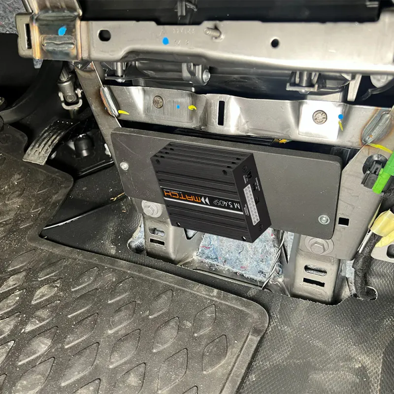 Match Lydoppgraderingspakke VW Transporter T7 Match DSP-forsterker og basskasse. Kan benyttes i både 2- og 3-seters utgave.
