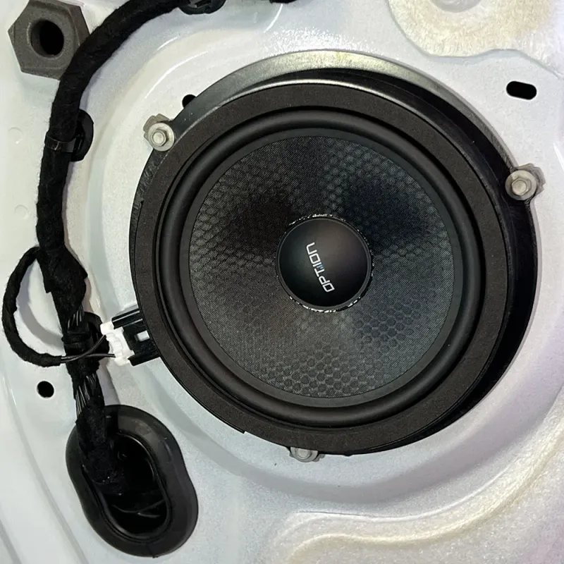 Match Lydoppgraderingspakke VW Transporter T7 Match DSP-forsterker, basskasse og høyttalere. Kan benyttes i både 2- og 3-seters utgave.